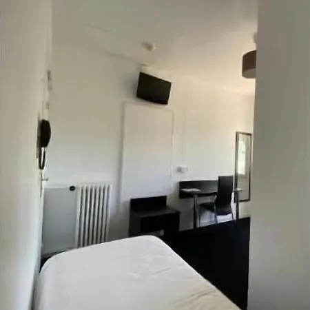 Hotel Les Tennis Men Les Pins Centre 2*
